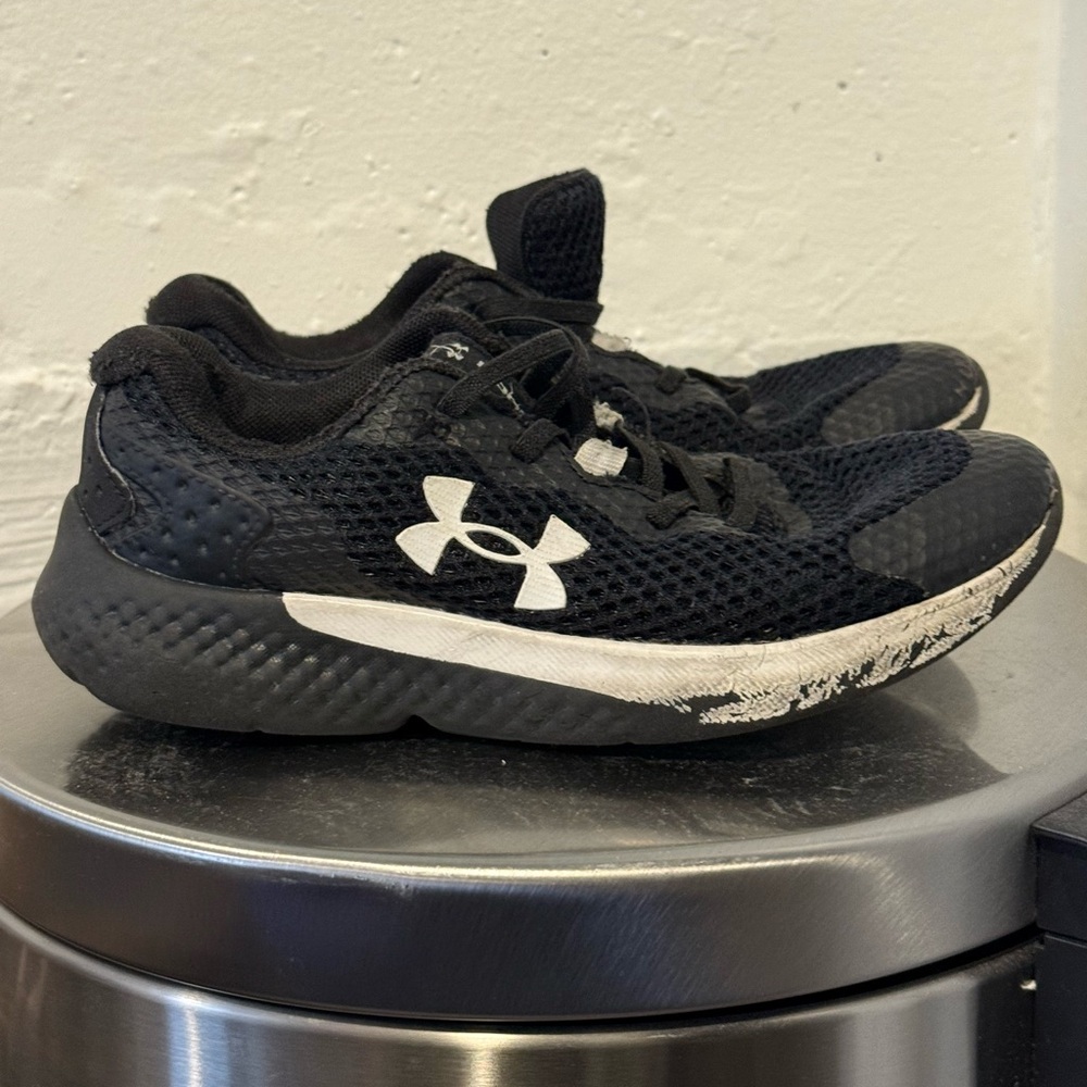 Under Armour sneakers size 1.5Y 20.5cm